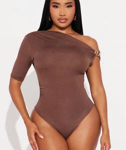 Maris Ruched Off Shoulder Bodysuit - Chocolate
